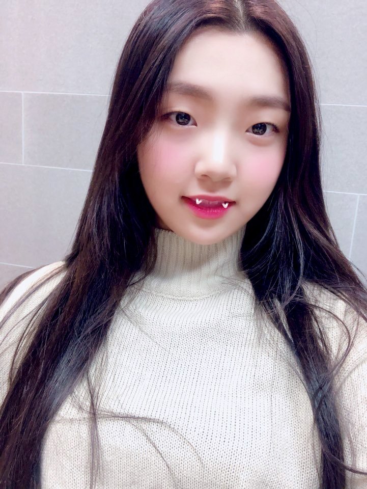 A thread of Weeekly pre-debut photos;LOEN Girls ★ FAVE Girls ★ PLAYM GirlsNote: None of the pictures were edited/cropped so this thread may contain former trainees and former mixnine contestants  #Weeekly  #위클리  @_Weeekly