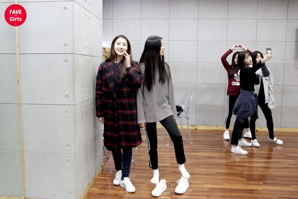 A thread of Weeekly pre-debut photos;LOEN Girls ★ FAVE Girls ★ PLAYM GirlsNote: None of the pictures were edited/cropped so this thread may contain former trainees and former mixnine contestants  #Weeekly  #위클리  @_Weeekly