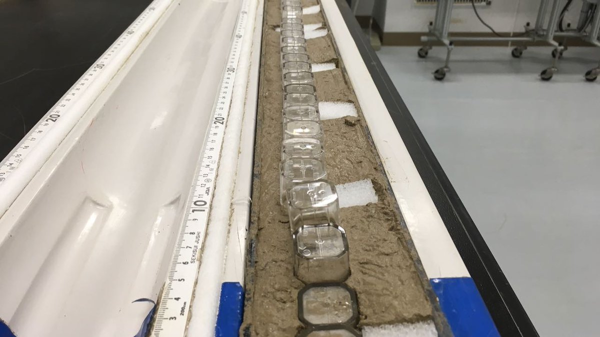 IodpKcc's tweet photo. Continuous pmag cube sampling of #EXP356 U1461 on the shelf edge of west Australia. I am relieved that the sediments were soft enough for this sampling by University of Melbourne. https://t.co/9KsDxkyvAb