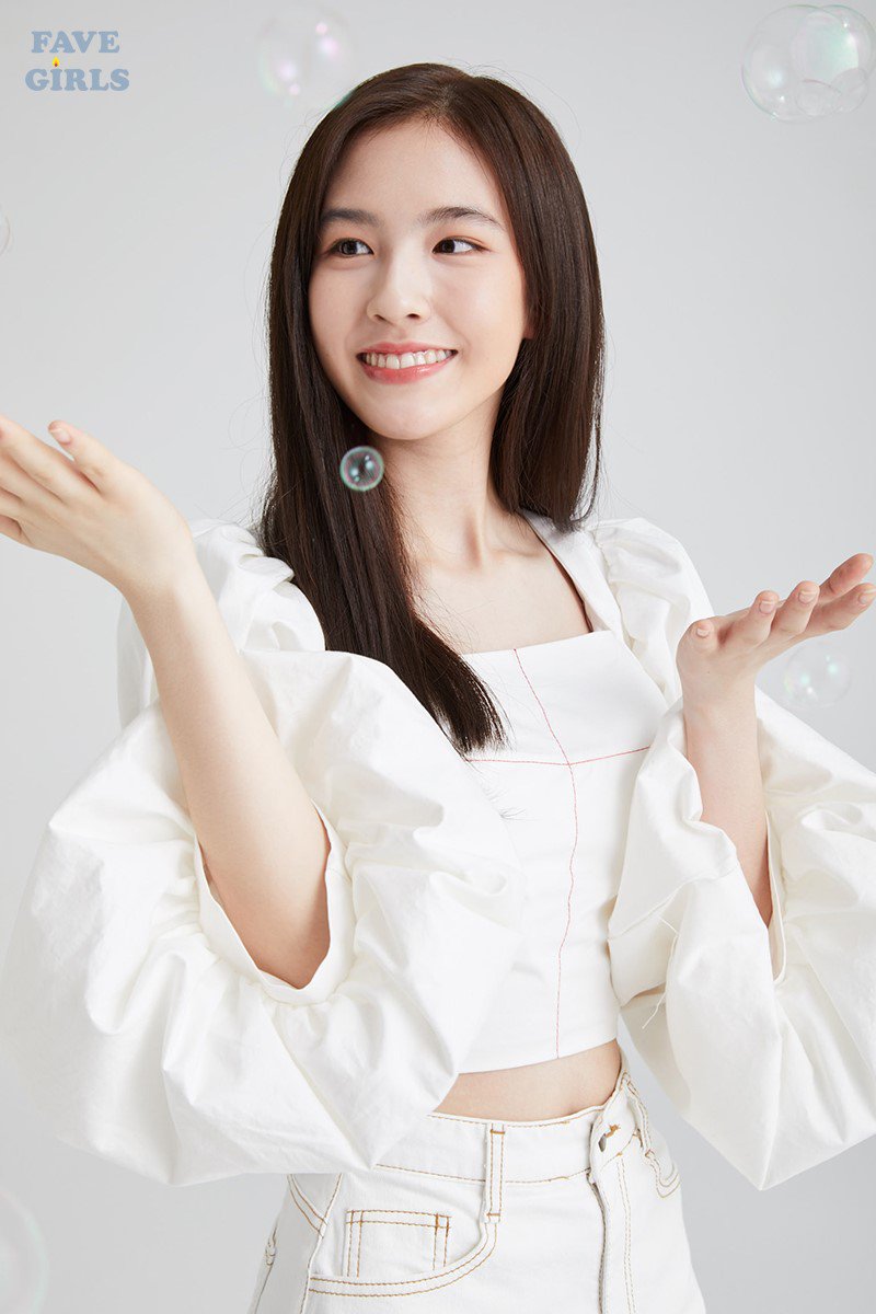 A thread of Weeekly pre-debut photos;LOEN Girls ★ FAVE Girls ★ PLAYM GirlsNote: None of the pictures were edited/cropped so this thread may contain former trainees and former mixnine contestants  #Weeekly  #위클리  @_Weeekly