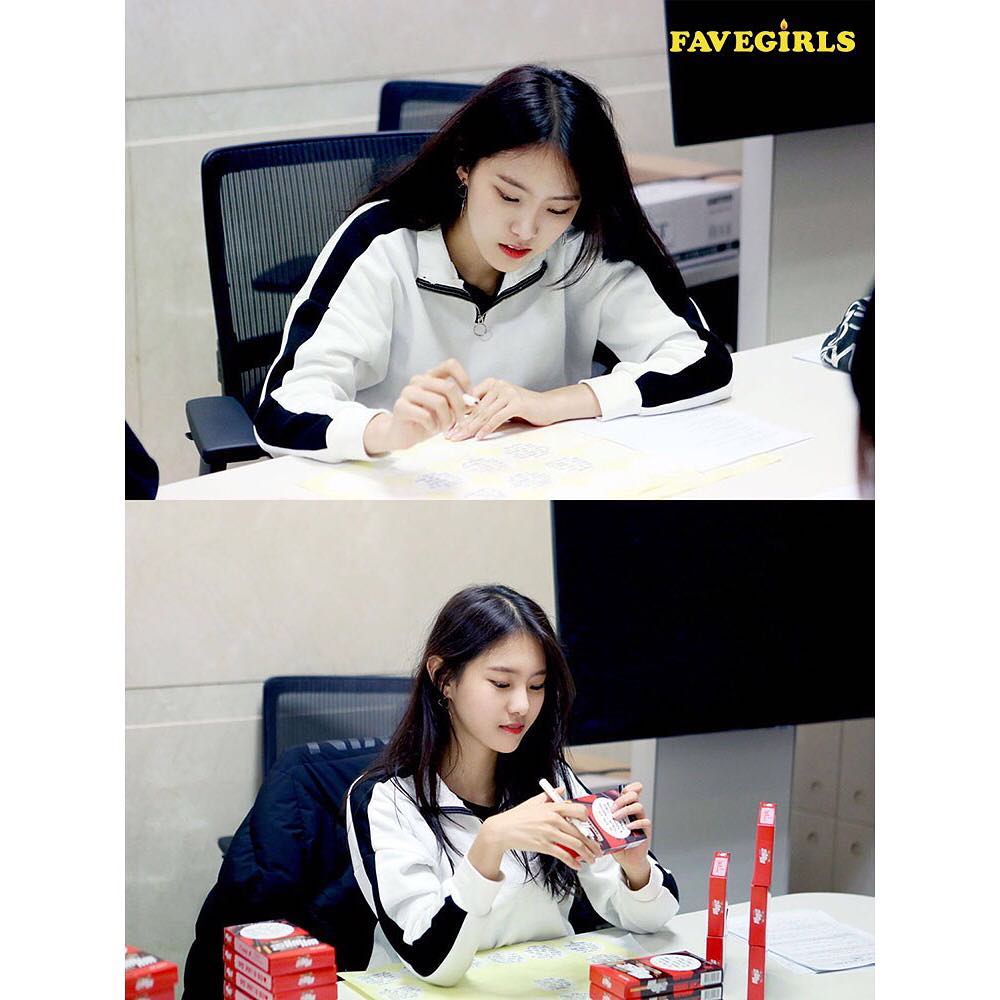 A thread of Weeekly pre-debut photos;LOEN Girls ★ FAVE Girls ★ PLAYM GirlsNote: None of the pictures were edited/cropped so this thread may contain former trainees and former mixnine contestants  #Weeekly  #위클리  @_Weeekly