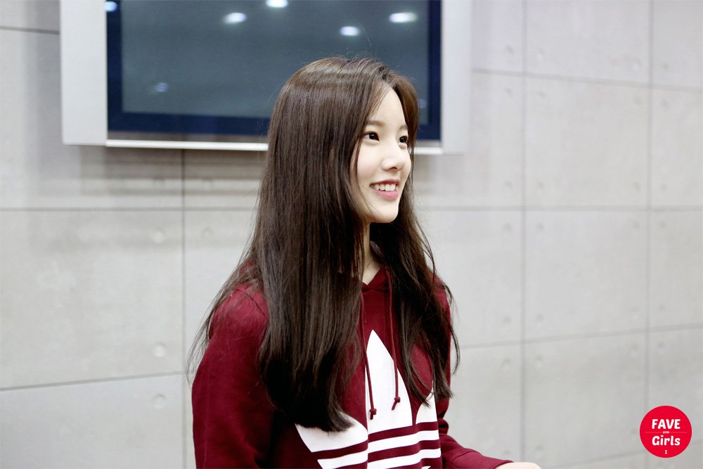 A thread of Weeekly pre-debut photos;LOEN Girls ★ FAVE Girls ★ PLAYM GirlsNote: None of the pictures were edited/cropped so this thread may contain former trainees and former mixnine contestants  #Weeekly  #위클리  @_Weeekly