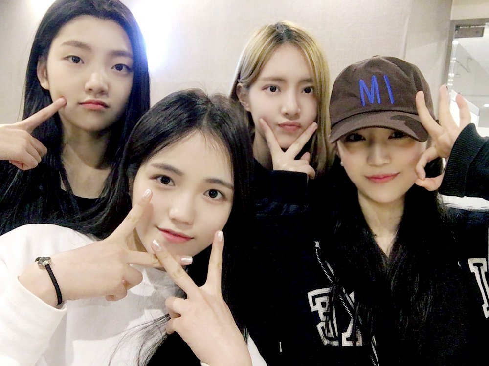 A thread of Weeekly pre-debut photos;LOEN Girls ★ FAVE Girls ★ PLAYM GirlsNote: None of the pictures were edited/cropped so this thread may contain former trainees and former mixnine contestants  #Weeekly  #위클리  @_Weeekly