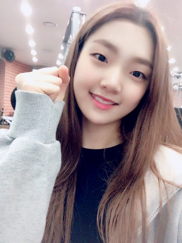 A thread of Weeekly pre-debut photos;LOEN Girls ★ FAVE Girls ★ PLAYM GirlsNote: None of the pictures were edited/cropped so this thread may contain former trainees and former mixnine contestants  #Weeekly  #위클리  @_Weeekly