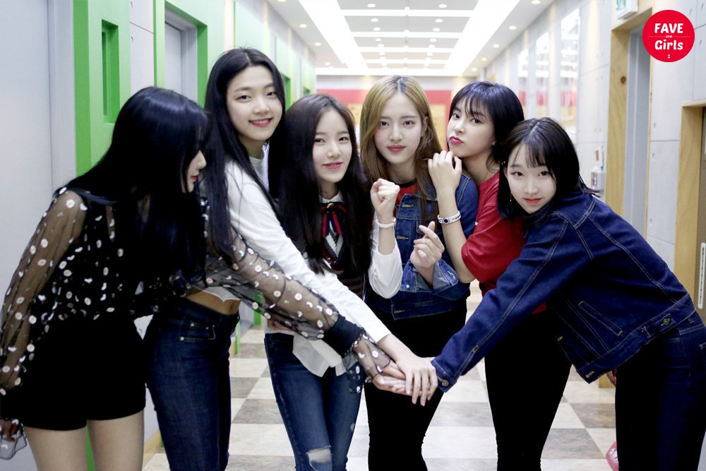 A thread of Weeekly pre-debut photos;LOEN Girls ★ FAVE Girls ★ PLAYM GirlsNote: None of the pictures were edited/cropped so this thread may contain former trainees and former mixnine contestants  #Weeekly  #위클리  @_Weeekly