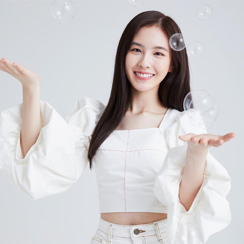 A thread of Weeekly pre-debut photos;LOEN Girls ★ FAVE Girls ★ PLAYM GirlsNote: None of the pictures were edited/cropped so this thread may contain former trainees and former mixnine contestants  #Weeekly  #위클리  @_Weeekly