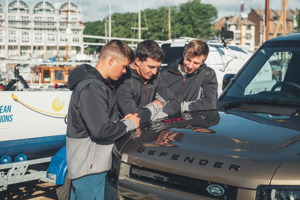 vivodxperiencia's tweet photo. Land Rover y el fabricante de relojes Elliot Brown crearon uno de los relojes más resistentes del mundo además, apoyan a un equipo que rema 2,000 millas alrededor de la costa del Reino Unido para caridad.
#suv #LandRover #elliotbrown #ebwatches #RangeRover https://t.co/b7teRSZ8ab