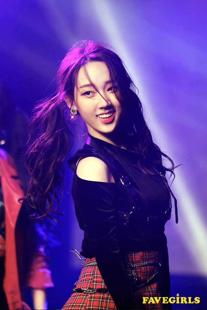 A thread of Weeekly pre-debut photos;LOEN Girls ★ FAVE Girls ★ PLAYM GirlsNote: None of the pictures were edited/cropped so this thread may contain former trainees and former mixnine contestants  #Weeekly  #위클리  @_Weeekly