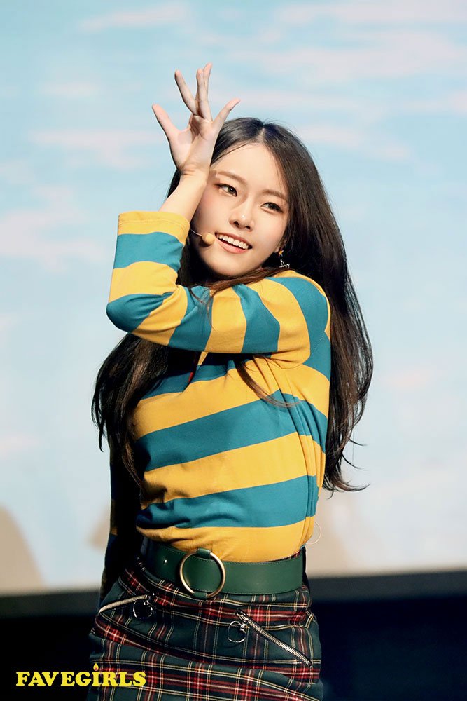 A thread of Weeekly pre-debut photos;LOEN Girls ★ FAVE Girls ★ PLAYM GirlsNote: None of the pictures were edited/cropped so this thread may contain former trainees and former mixnine contestants  #Weeekly  #위클리  @_Weeekly