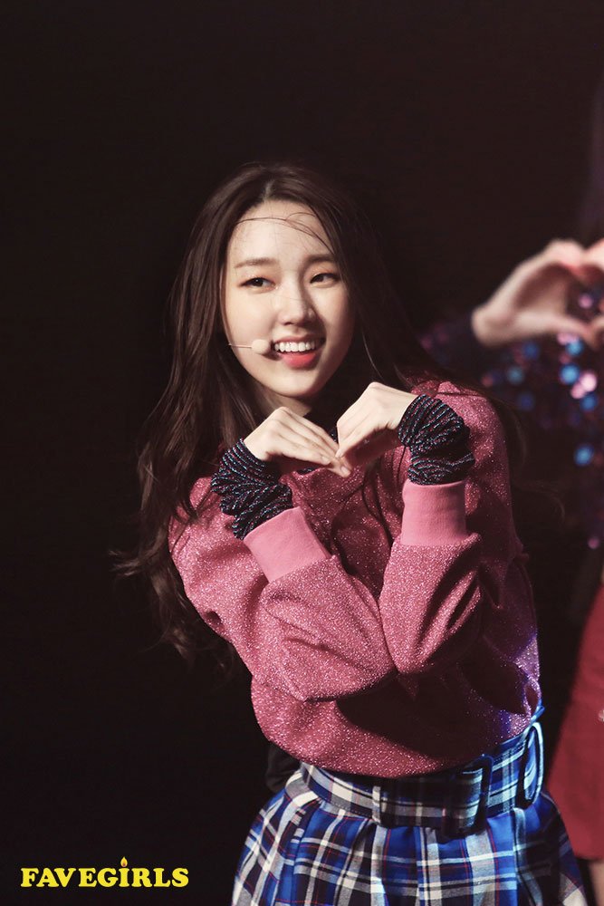 A thread of Weeekly pre-debut photos;LOEN Girls ★ FAVE Girls ★ PLAYM GirlsNote: None of the pictures were edited/cropped so this thread may contain former trainees and former mixnine contestants  #Weeekly  #위클리  @_Weeekly