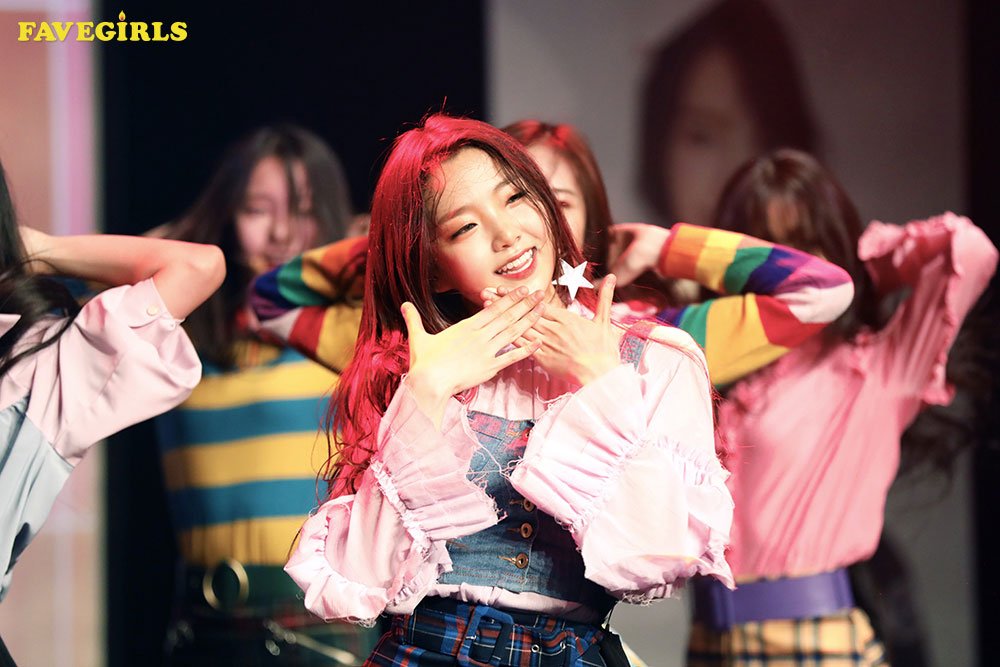 A thread of Weeekly pre-debut photos;LOEN Girls ★ FAVE Girls ★ PLAYM GirlsNote: None of the pictures were edited/cropped so this thread may contain former trainees and former mixnine contestants  #Weeekly  #위클리  @_Weeekly