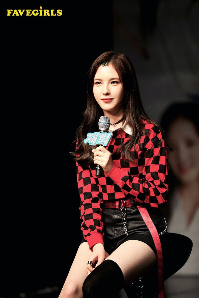 A thread of Weeekly pre-debut photos;LOEN Girls ★ FAVE Girls ★ PLAYM GirlsNote: None of the pictures were edited/cropped so this thread may contain former trainees and former mixnine contestants  #Weeekly  #위클리  @_Weeekly