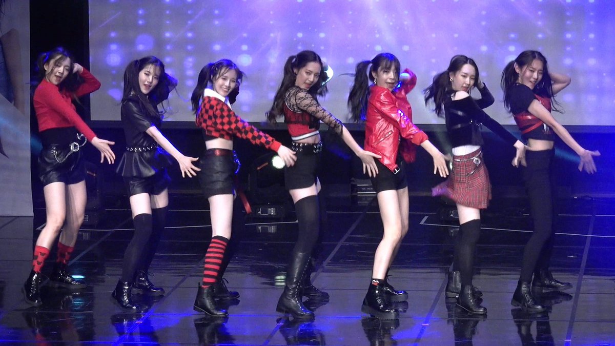 A thread of Weeekly pre-debut photos;LOEN Girls ★ FAVE Girls ★ PLAYM GirlsNote: None of the pictures were edited/cropped so this thread may contain former trainees and former mixnine contestants  #Weeekly  #위클리  @_Weeekly