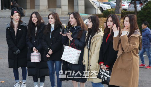 A thread of Weeekly pre-debut photos;LOEN Girls ★ FAVE Girls ★ PLAYM GirlsNote: None of the pictures were edited/cropped so this thread may contain former trainees and former mixnine contestants  #Weeekly  #위클리  @_Weeekly