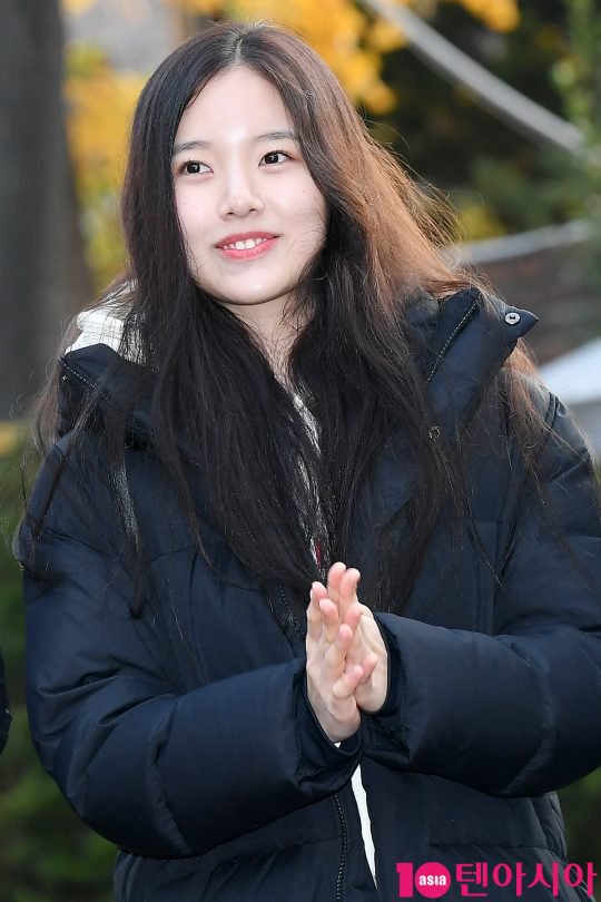 A thread of Weeekly pre-debut photos;LOEN Girls ★ FAVE Girls ★ PLAYM GirlsNote: None of the pictures were edited/cropped so this thread may contain former trainees and former mixnine contestants  #Weeekly  #위클리  @_Weeekly