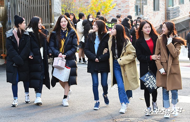 A thread of Weeekly pre-debut photos;LOEN Girls ★ FAVE Girls ★ PLAYM GirlsNote: None of the pictures were edited/cropped so this thread may contain former trainees and former mixnine contestants  #Weeekly  #위클리  @_Weeekly