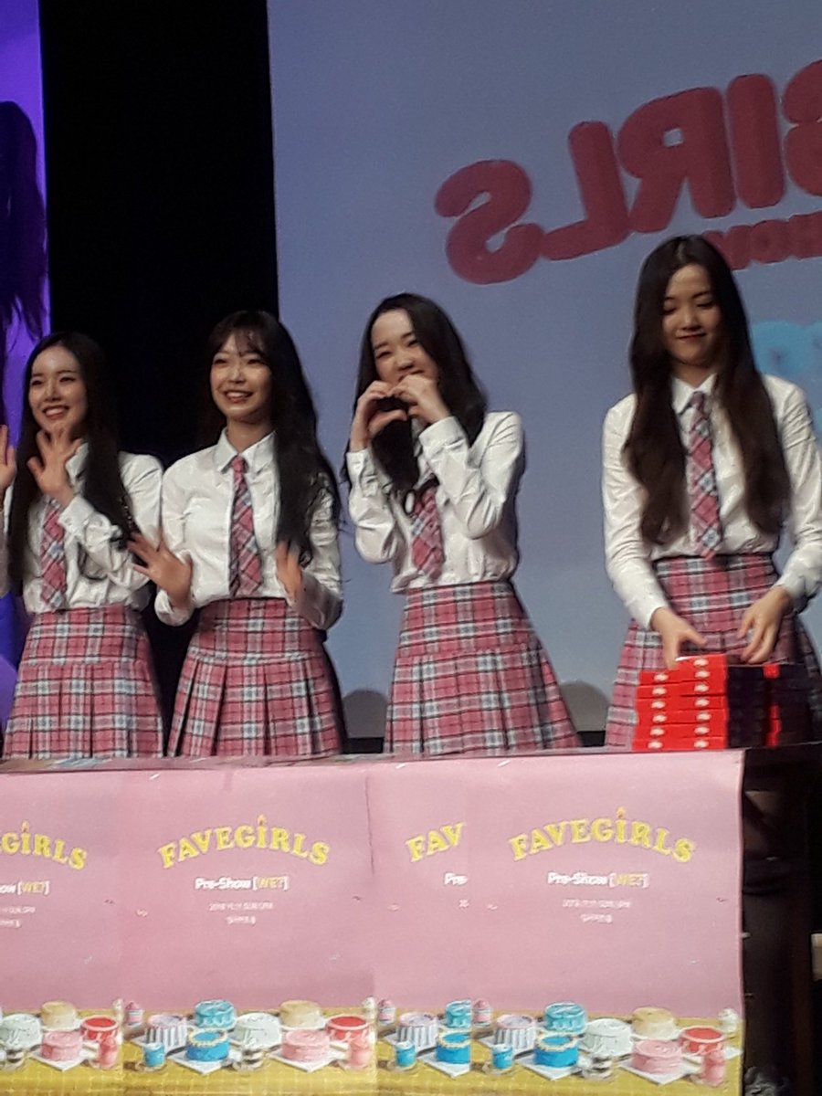 A thread of Weeekly pre-debut photos;LOEN Girls ★ FAVE Girls ★ PLAYM GirlsNote: None of the pictures were edited/cropped so this thread may contain former trainees and former mixnine contestants  #Weeekly  #위클리  @_Weeekly