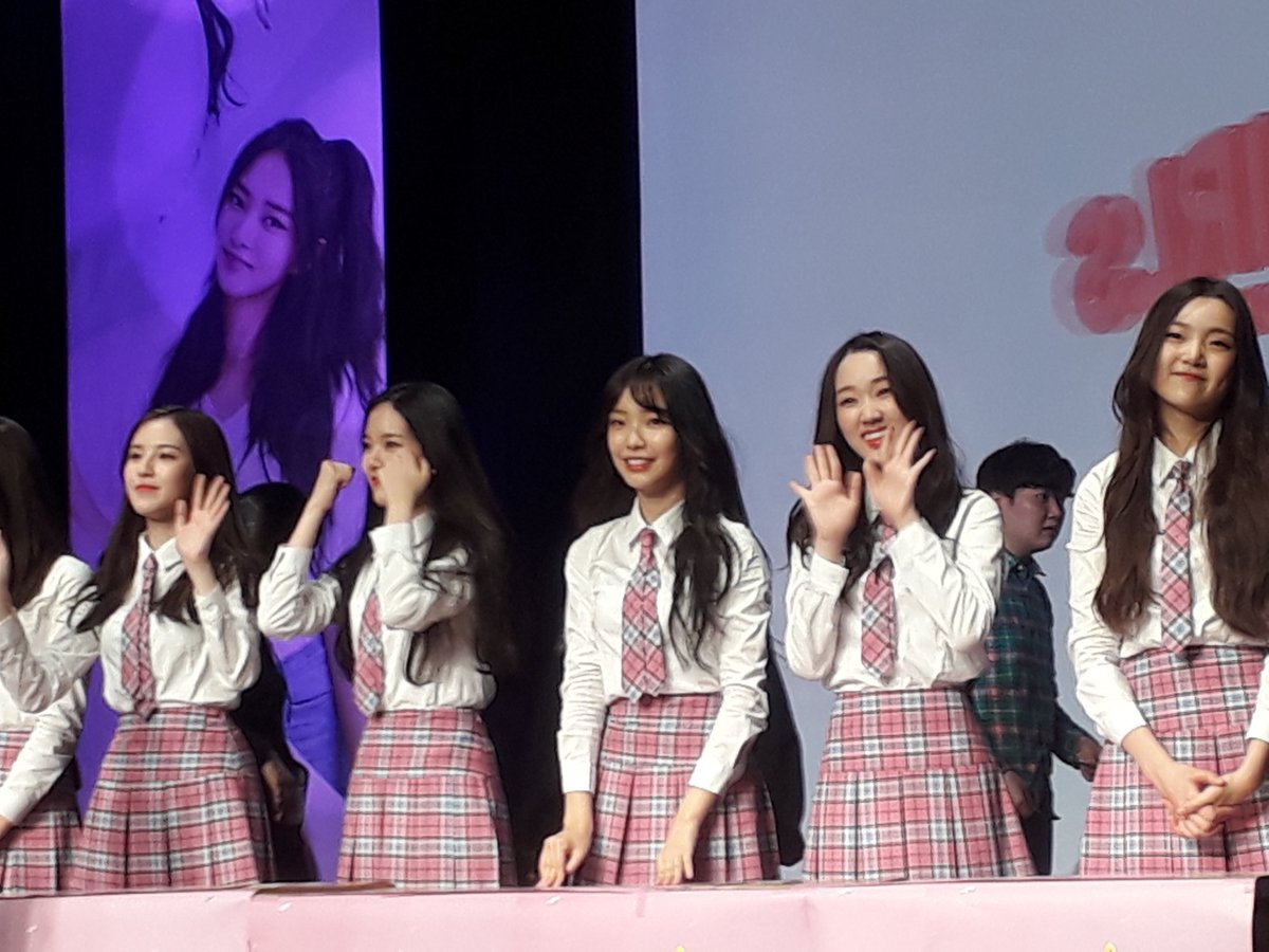 A thread of Weeekly pre-debut photos;LOEN Girls ★ FAVE Girls ★ PLAYM GirlsNote: None of the pictures were edited/cropped so this thread may contain former trainees and former mixnine contestants  #Weeekly  #위클리  @_Weeekly