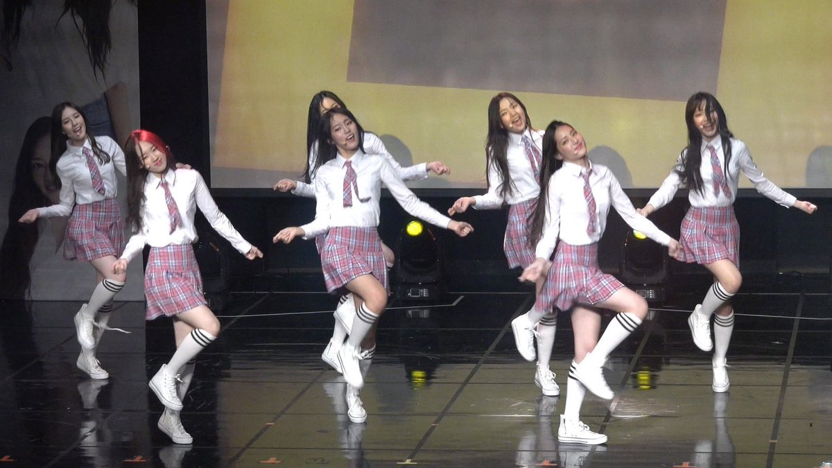 A thread of Weeekly pre-debut photos;LOEN Girls ★ FAVE Girls ★ PLAYM GirlsNote: None of the pictures were edited/cropped so this thread may contain former trainees and former mixnine contestants  #Weeekly  #위클리  @_Weeekly