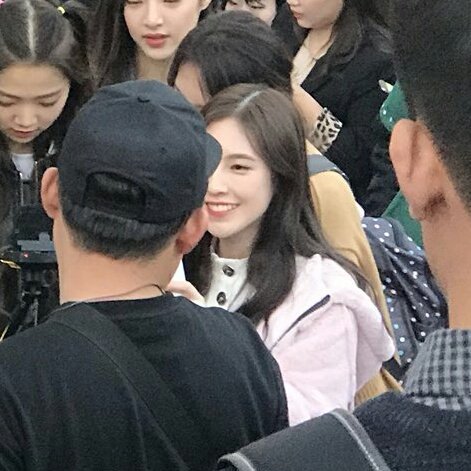 A thread of Weeekly pre-debut photos;LOEN Girls ★ FAVE Girls ★ PLAYM GirlsNote: None of the pictures were edited/cropped so this thread may contain former trainees and former mixnine contestants  #Weeekly  #위클리  @_Weeekly