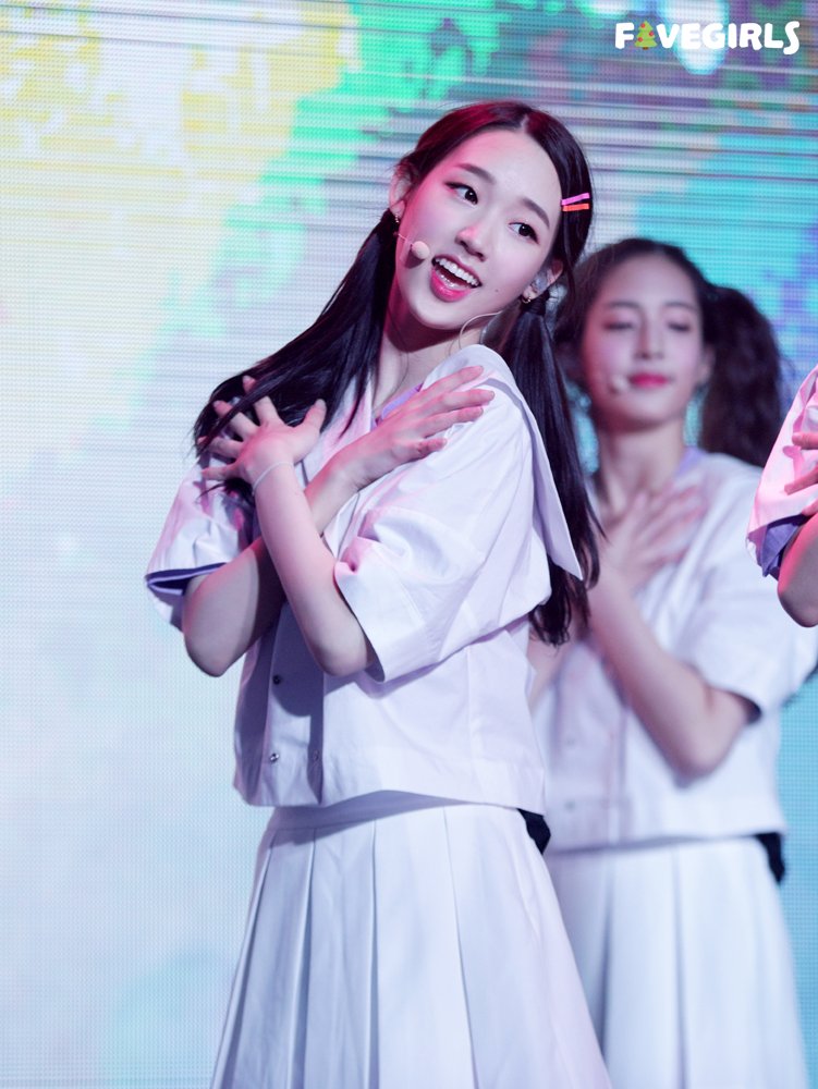 A thread of Weeekly pre-debut photos;LOEN Girls ★ FAVE Girls ★ PLAYM GirlsNote: None of the pictures were edited/cropped so this thread may contain former trainees and former mixnine contestants  #Weeekly  #위클리  @_Weeekly