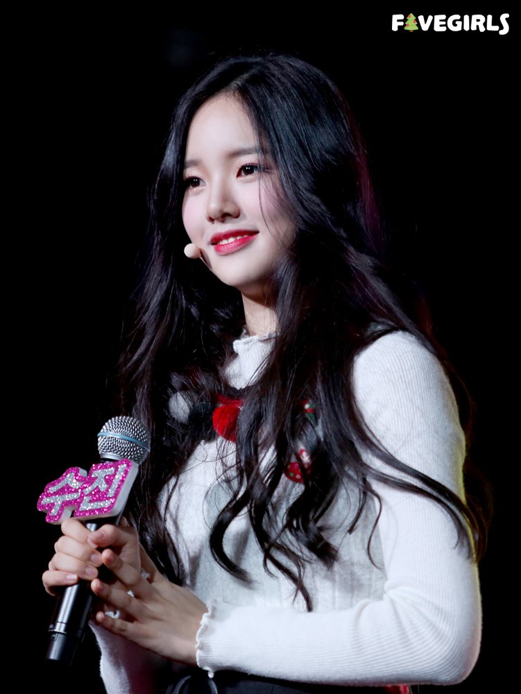 A thread of Weeekly pre-debut photos;LOEN Girls ★ FAVE Girls ★ PLAYM GirlsNote: None of the pictures were edited/cropped so this thread may contain former trainees and former mixnine contestants  #Weeekly  #위클리  @_Weeekly