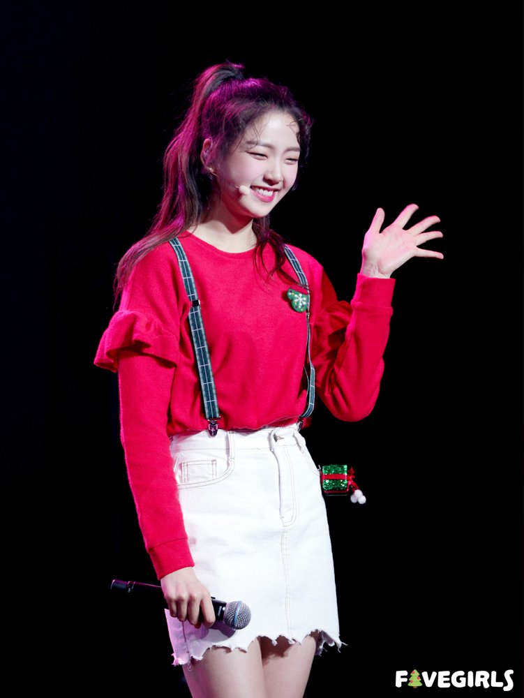 A thread of Weeekly pre-debut photos;LOEN Girls ★ FAVE Girls ★ PLAYM GirlsNote: None of the pictures were edited/cropped so this thread may contain former trainees and former mixnine contestants  #Weeekly  #위클리  @_Weeekly