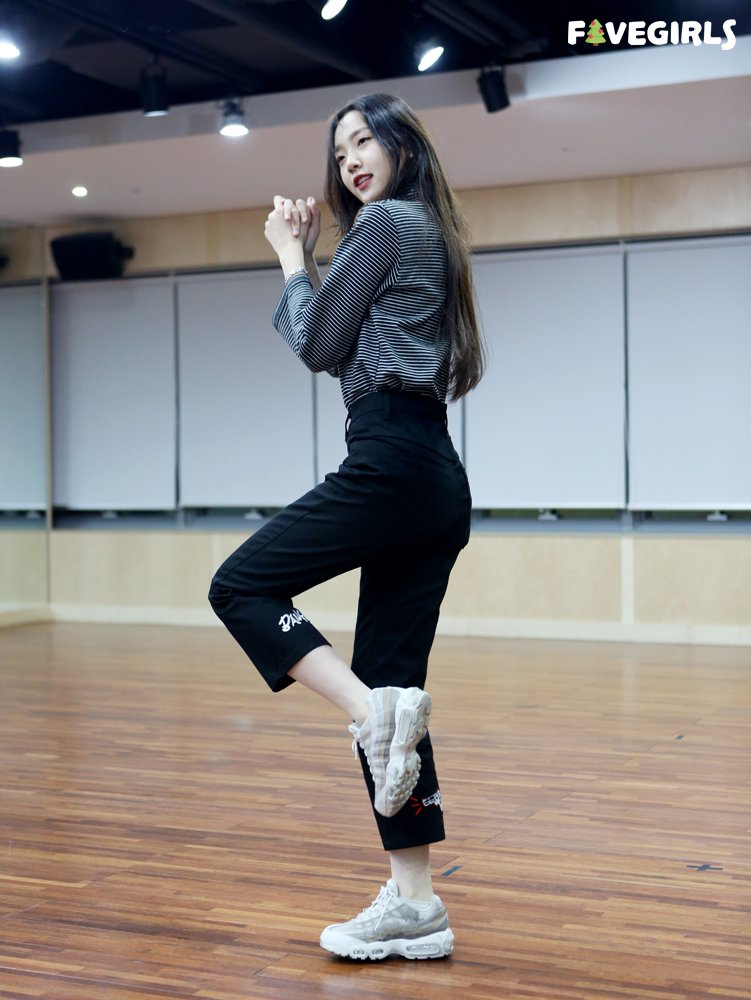 A thread of Weeekly pre-debut photos;LOEN Girls ★ FAVE Girls ★ PLAYM GirlsNote: None of the pictures were edited/cropped so this thread may contain former trainees and former mixnine contestants  #Weeekly  #위클리  @_Weeekly