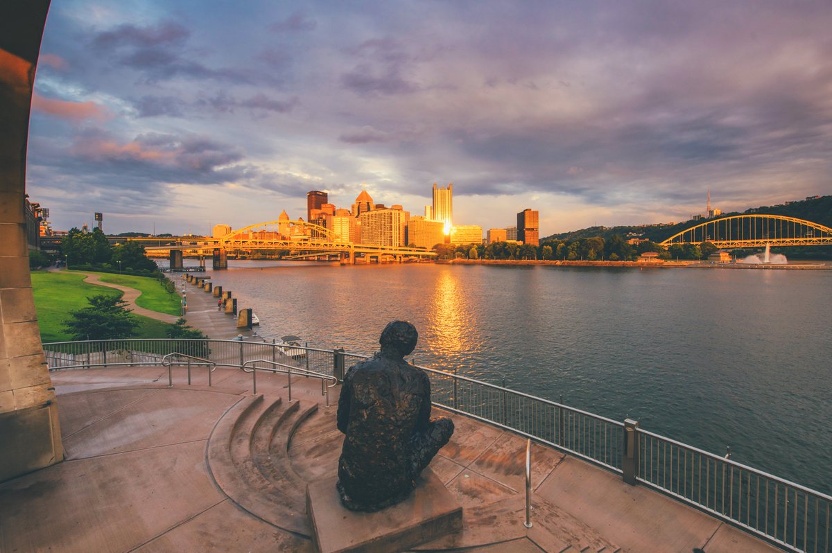 DaveDiCello's tweet photo. Tonight I went into #Pittsburgh with hopes of capturing lightning or a rainbow. While those things didn't happened, the view from the Mr. Rogers statue was incredible as the sun hit the city, giving it a beautiful warm glow. The reflection in the water was the icing on the cake. https://t.co/9vYgs0WOc3