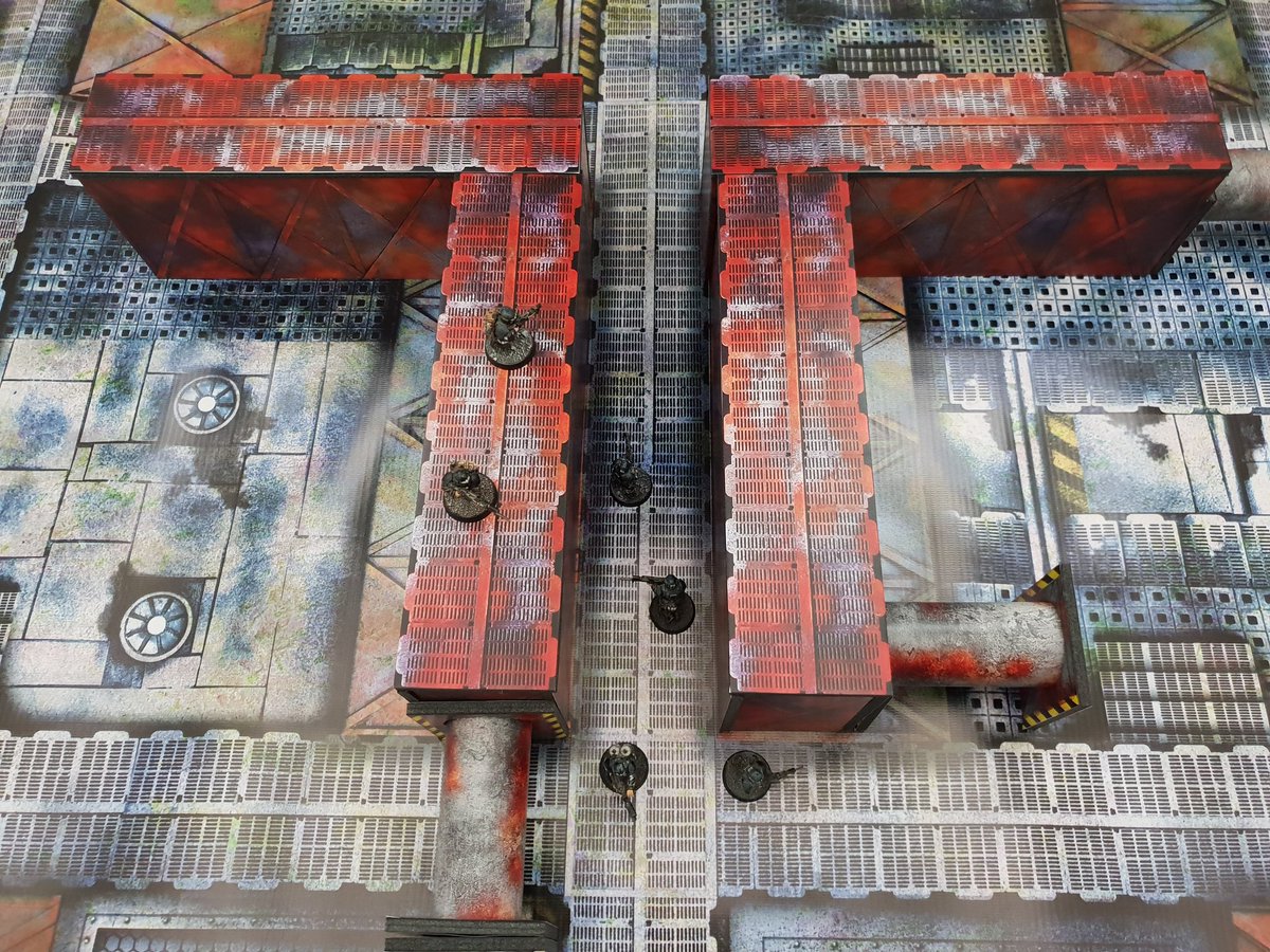 CustomTerrain's tweet image. Rusted Metal Platforms &amp;amp; Pipes in action on my soon-to-be-released 6x4 Toxic Industrial Zone gaming mat! #tabletopgames #wh40k #scifi #tabletop #warmongers #28mm #wargames #warhammer