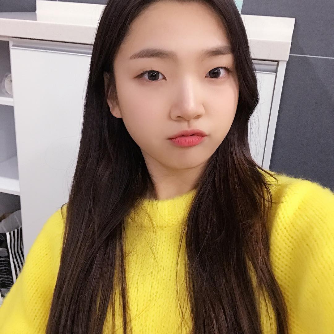 A thread of Weeekly pre-debut photos;LOEN Girls ★ FAVE Girls ★ PLAYM GirlsNote: None of the pictures were edited/cropped so this thread may contain former trainees and former mixnine contestants  #Weeekly  #위클리  @_Weeekly