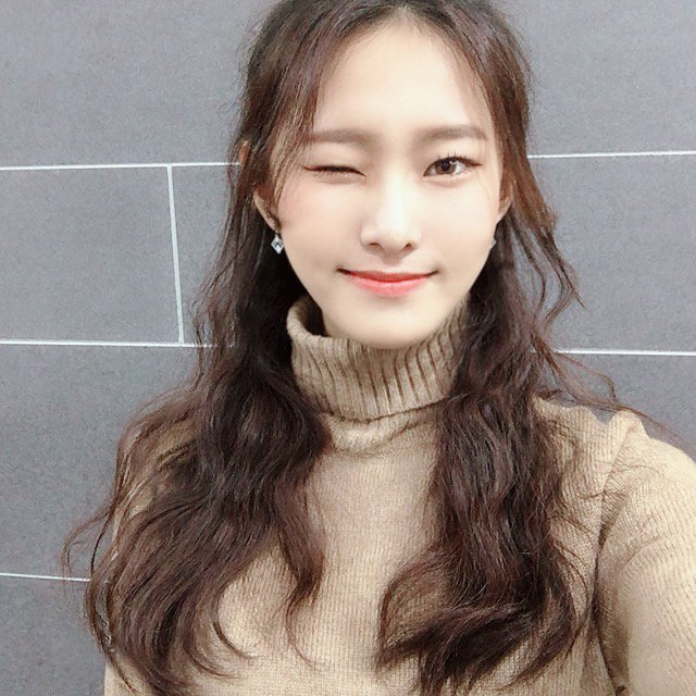 A thread of Weeekly pre-debut photos;LOEN Girls ★ FAVE Girls ★ PLAYM GirlsNote: None of the pictures were edited/cropped so this thread may contain former trainees and former mixnine contestants  #Weeekly  #위클리  @_Weeekly