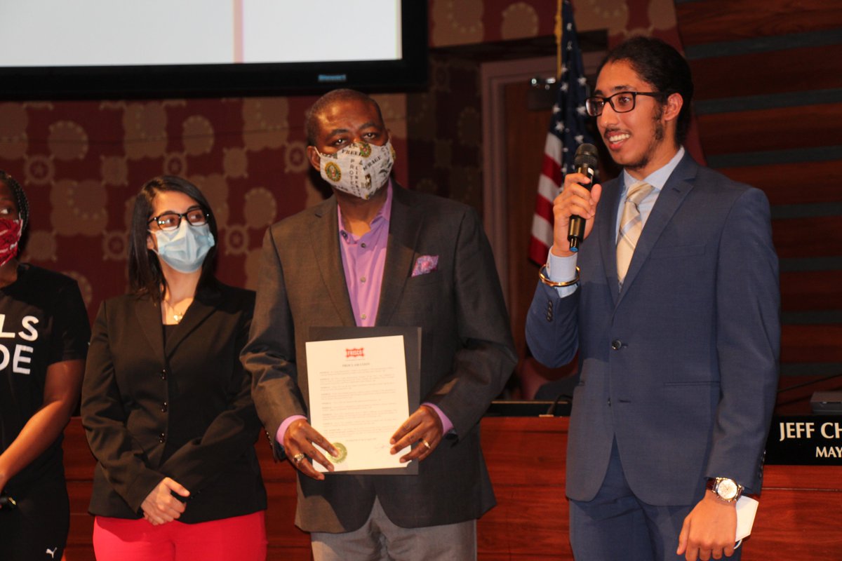 CityOfFriscoTx's tweet photo. Mayor @JeffCheney also recognized the Frisco Young Entrepreneurs Academy's 10th Anniversay at tonight's meeting. Celebrating 10 years of dedicated service providing opportunity to Frisco students helping develop and sharpen entrepreneurial skills. https://t.co/JOkY3sgMT6