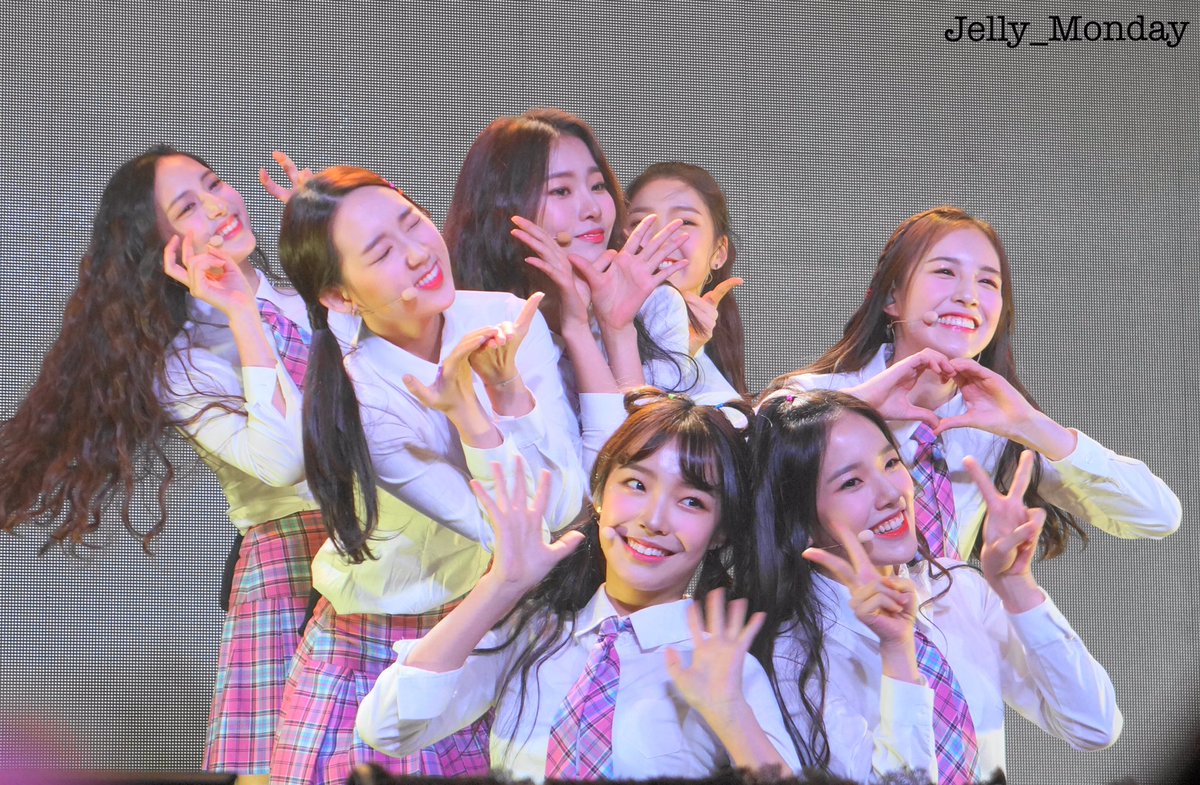 A thread of Weeekly pre-debut photos;LOEN Girls ★ FAVE Girls ★ PLAYM GirlsNote: None of the pictures were edited/cropped so this thread may contain former trainees and former mixnine contestants  #Weeekly  #위클리  @_Weeekly