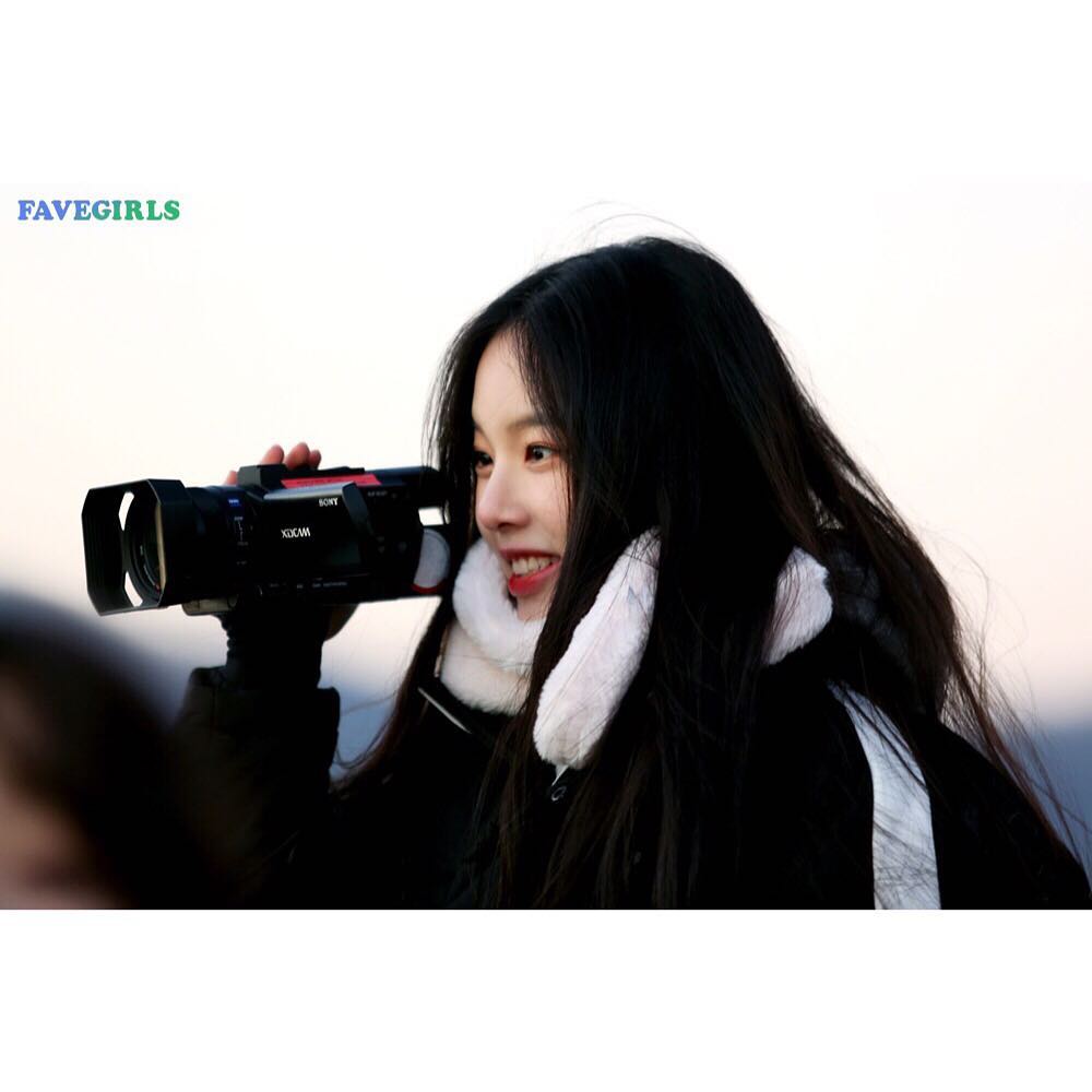 A thread of Weeekly pre-debut photos;LOEN Girls ★ FAVE Girls ★ PLAYM GirlsNote: None of the pictures were edited/cropped so this thread may contain former trainees and former mixnine contestants  #Weeekly  #위클리  @_Weeekly