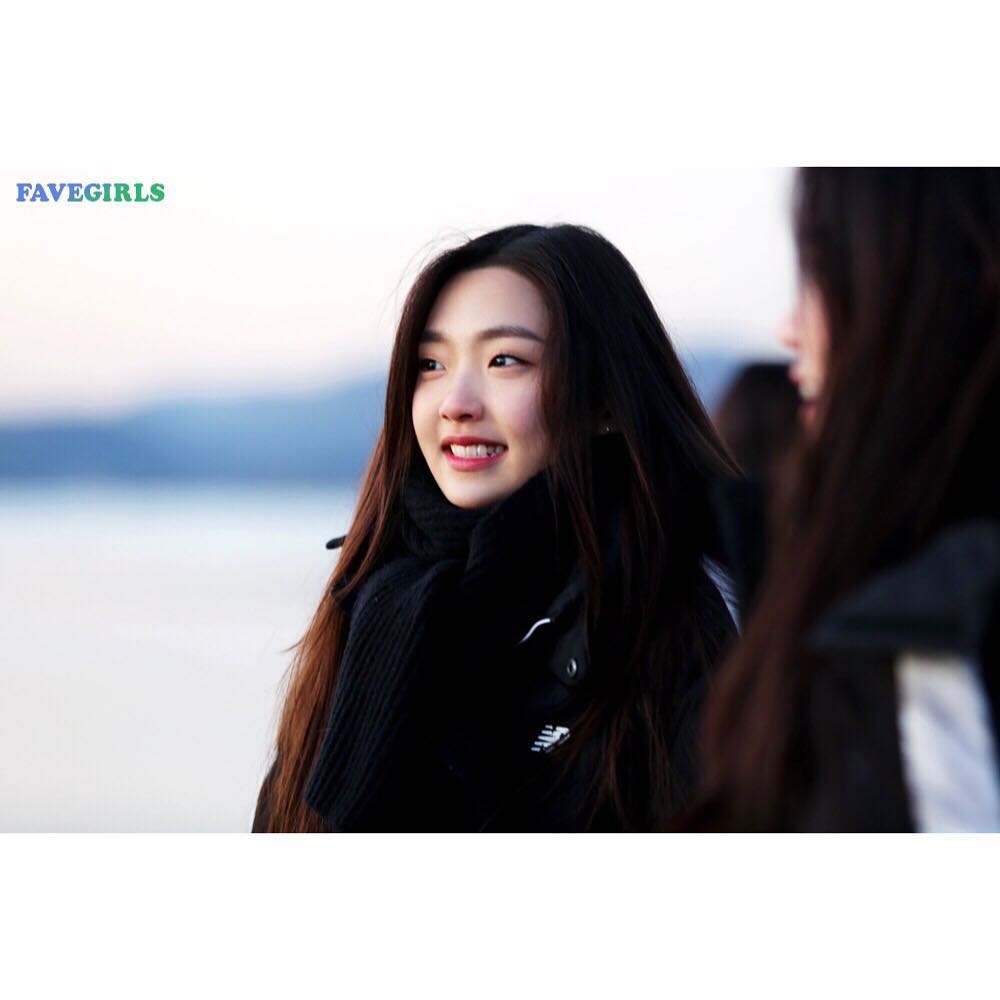 A thread of Weeekly pre-debut photos;LOEN Girls ★ FAVE Girls ★ PLAYM GirlsNote: None of the pictures were edited/cropped so this thread may contain former trainees and former mixnine contestants  #Weeekly  #위클리  @_Weeekly