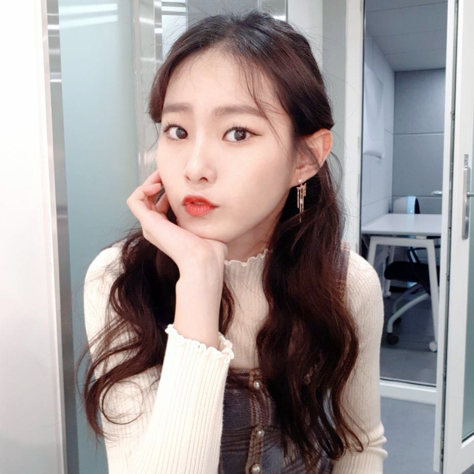 A thread of Weeekly pre-debut photos;LOEN Girls ★ FAVE Girls ★ PLAYM GirlsNote: None of the pictures were edited/cropped so this thread may contain former trainees and former mixnine contestants  #Weeekly  #위클리  @_Weeekly