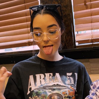 imssadzz's tweet photo. hey indi @indiana ♥️💍 https://t.co/pmcQde8de9