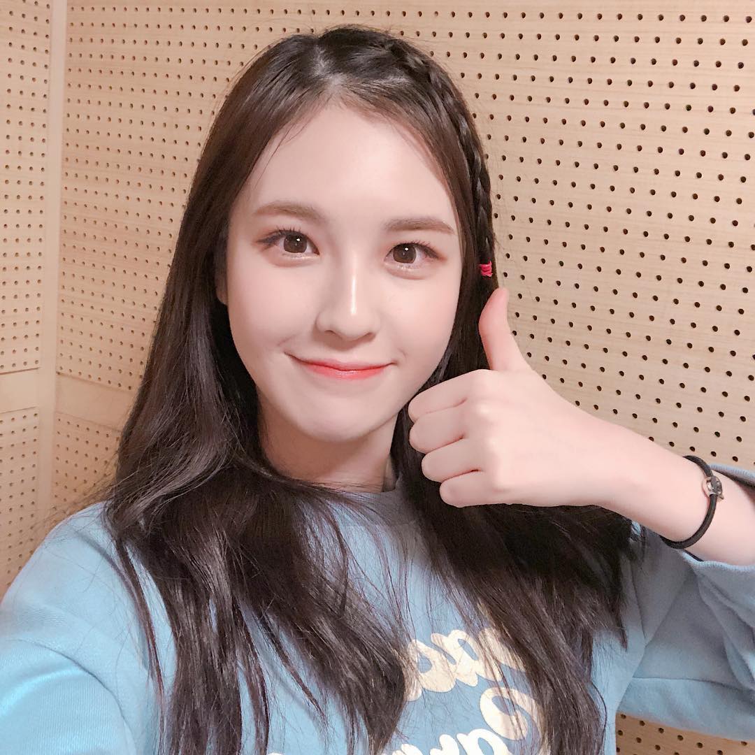 A thread of Weeekly pre-debut photos;LOEN Girls ★ FAVE Girls ★ PLAYM GirlsNote: None of the pictures were edited/cropped so this thread may contain former trainees and former mixnine contestants  #Weeekly  #위클리  @_Weeekly