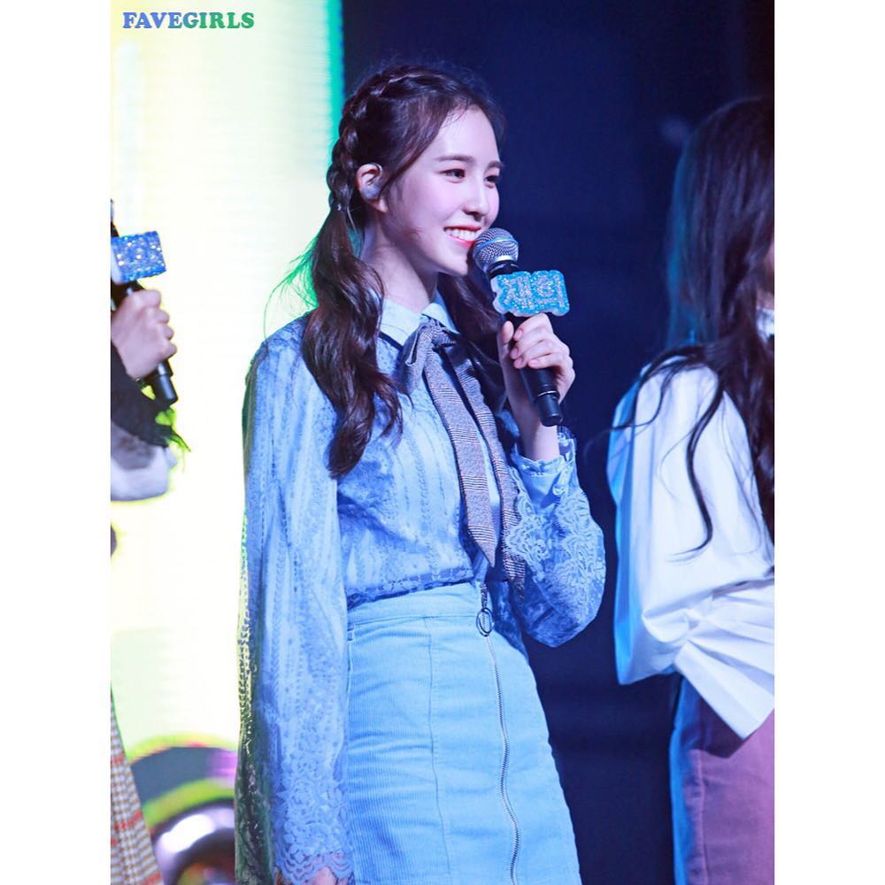 A thread of Weeekly pre-debut photos;LOEN Girls ★ FAVE Girls ★ PLAYM GirlsNote: None of the pictures were edited/cropped so this thread may contain former trainees and former mixnine contestants  #Weeekly  #위클리  @_Weeekly