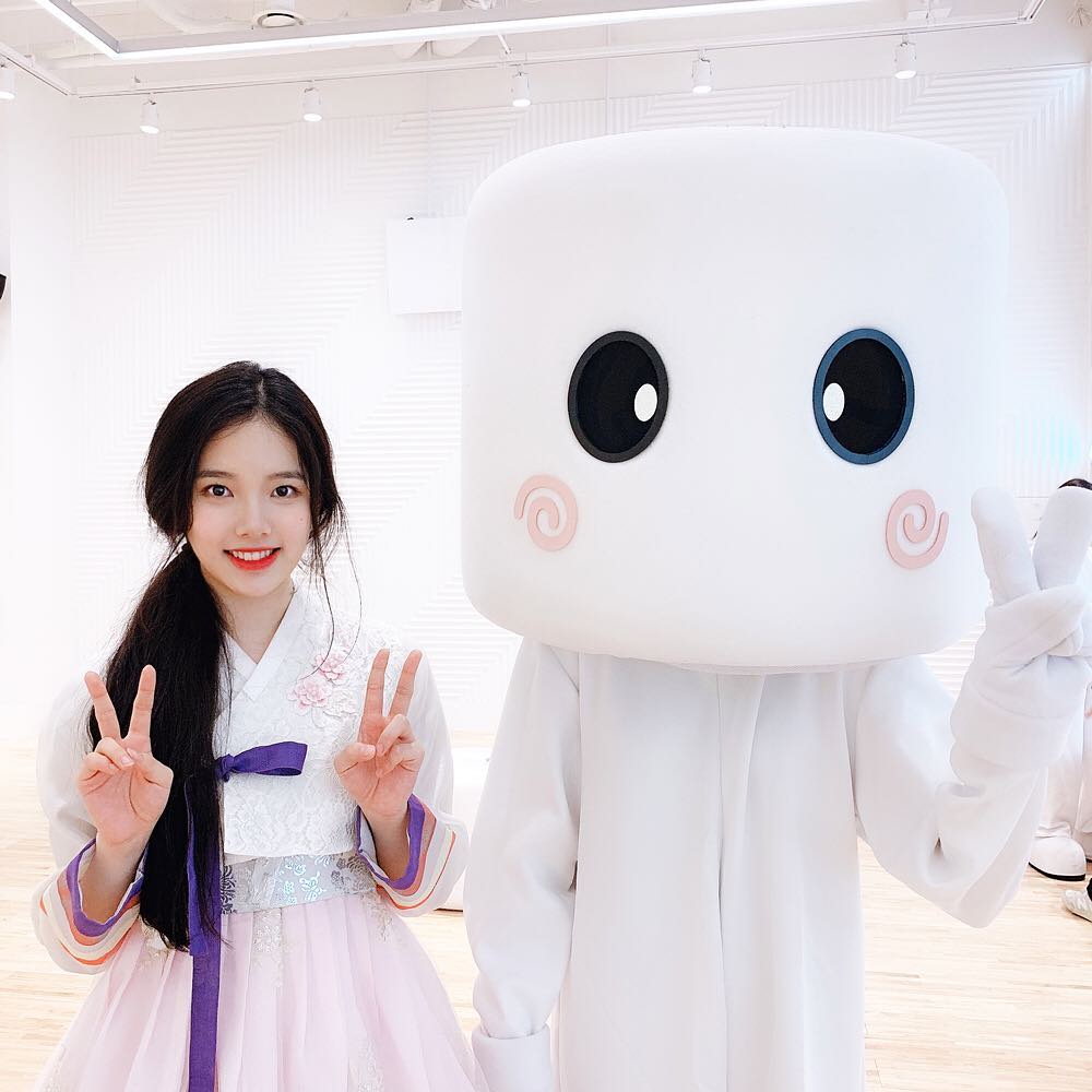 A thread of Weeekly pre-debut photos;LOEN Girls ★ FAVE Girls ★ PLAYM GirlsNote: None of the pictures were edited/cropped so this thread may contain former trainees and former mixnine contestants  #Weeekly  #위클리  @_Weeekly