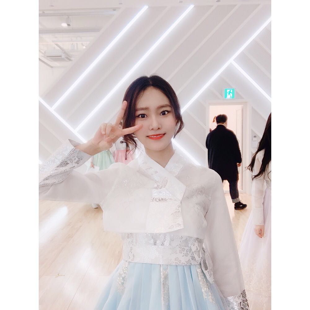 A thread of Weeekly pre-debut photos;LOEN Girls ★ FAVE Girls ★ PLAYM GirlsNote: None of the pictures were edited/cropped so this thread may contain former trainees and former mixnine contestants  #Weeekly  #위클리  @_Weeekly