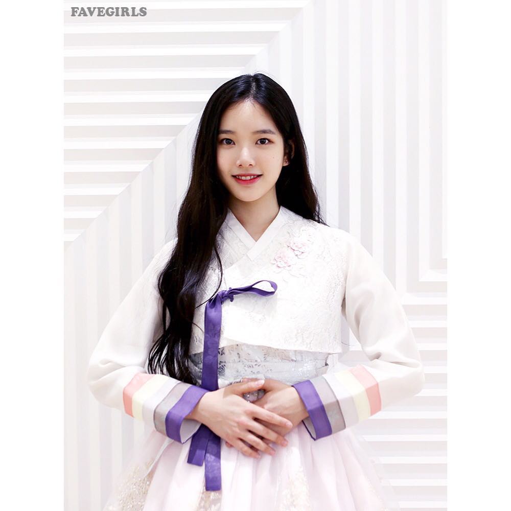 A thread of Weeekly pre-debut photos;LOEN Girls ★ FAVE Girls ★ PLAYM GirlsNote: None of the pictures were edited/cropped so this thread may contain former trainees and former mixnine contestants  #Weeekly  #위클리  @_Weeekly