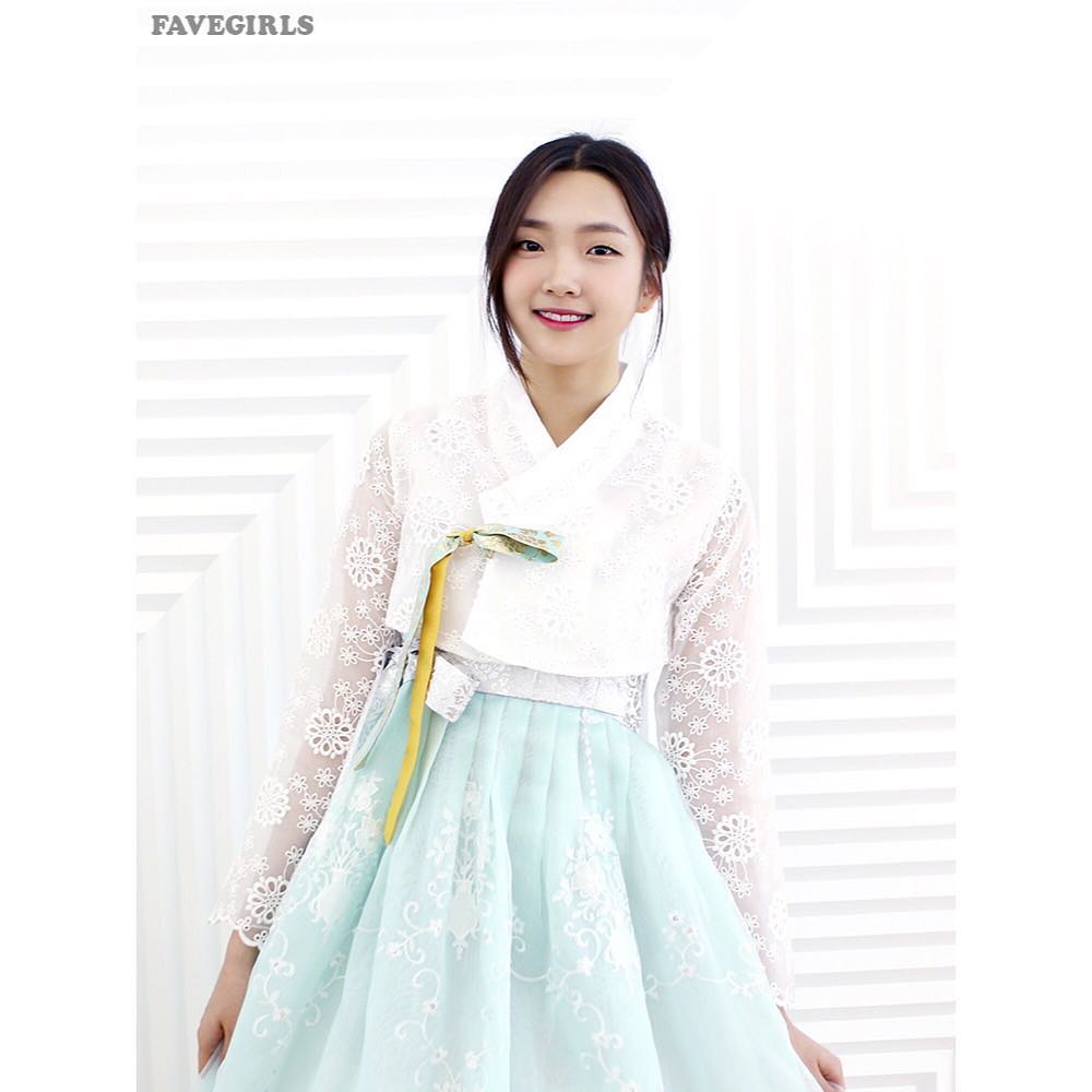 A thread of Weeekly pre-debut photos;LOEN Girls ★ FAVE Girls ★ PLAYM GirlsNote: None of the pictures were edited/cropped so this thread may contain former trainees and former mixnine contestants  #Weeekly  #위클리  @_Weeekly