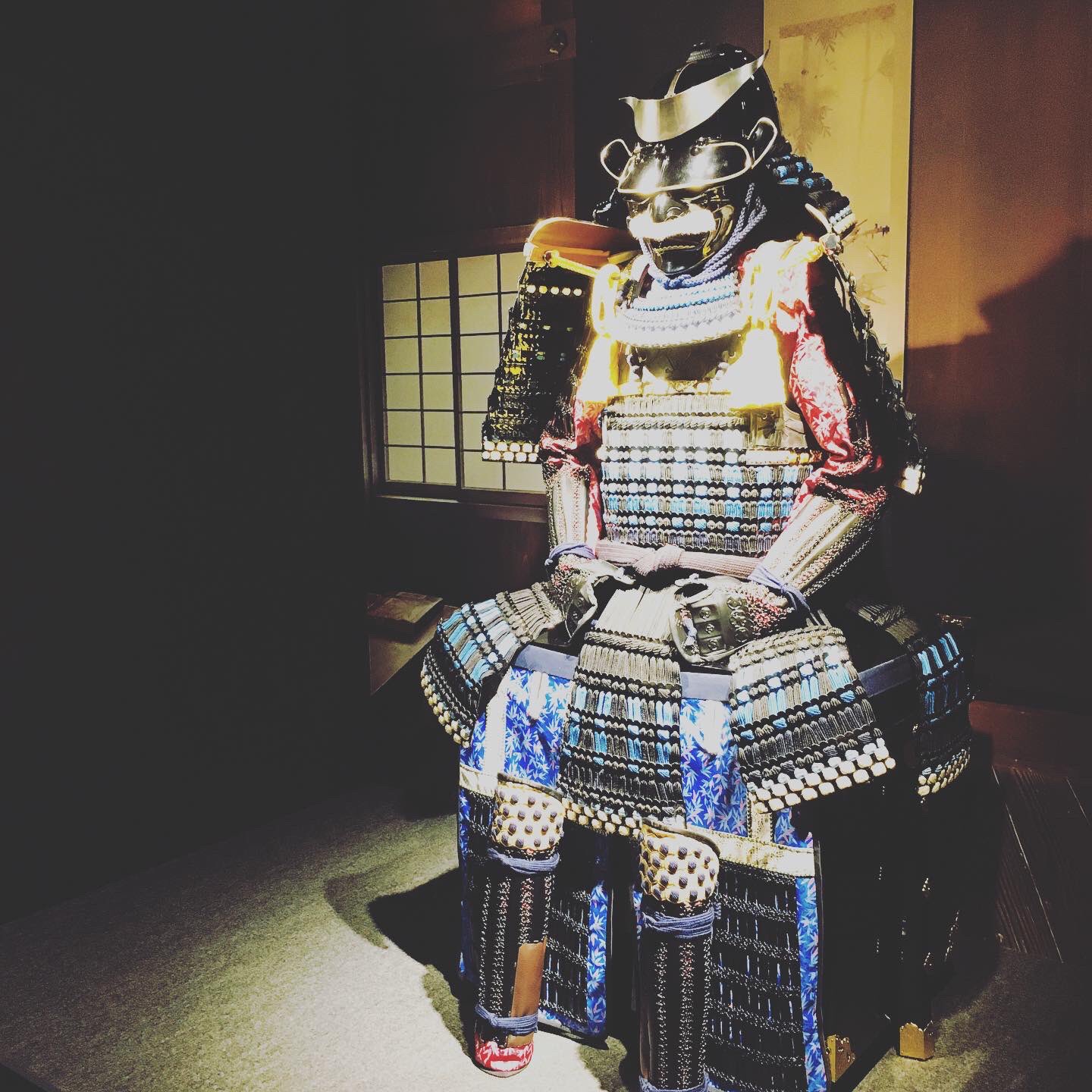 麒麟がくる ぎふ可児 大河ドラマ館 スタッフ 公式アカウント 長谷川博己さん演じる 明智光秀の甲冑が 可児ドラマ館にやってきた 色鮮やかでカッコイイ 2枚目の写真は 同時開催中の 歴代大河ドラマ 明智光秀甲冑展 麒麟がくるの甲冑と その他作品の