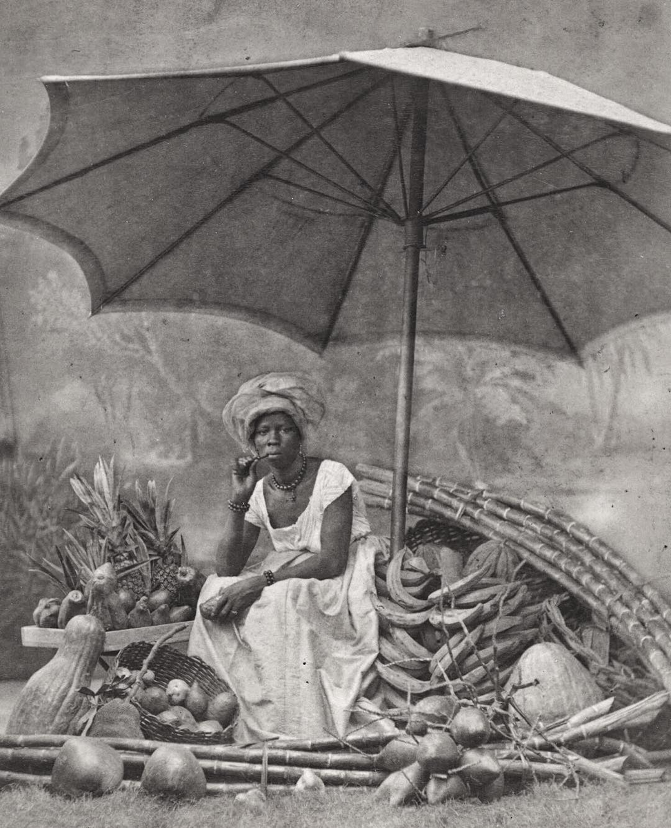 AcervoImperial's tweet photo. Negra vendedora de frutas, fotografia de Alberto Henschel, Rio de Janeiro, 1870 https://t.co/8dhDx5bXIu