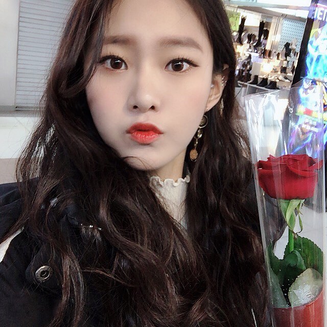 A thread of Weeekly pre-debut photos;LOEN Girls ★ FAVE Girls ★ PLAYM GirlsNote: None of the pictures were edited/cropped so this thread may contain former trainees and former mixnine contestants  #Weeekly  #위클리  @_Weeekly