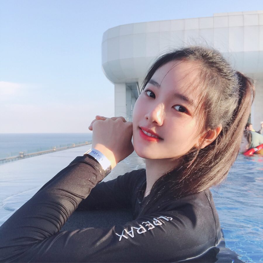 A thread of Weeekly pre-debut photos;LOEN Girls ★ FAVE Girls ★ PLAYM GirlsNote: None of the pictures were edited/cropped so this thread may contain former trainees and former mixnine contestants  #Weeekly  #위클리  @_Weeekly