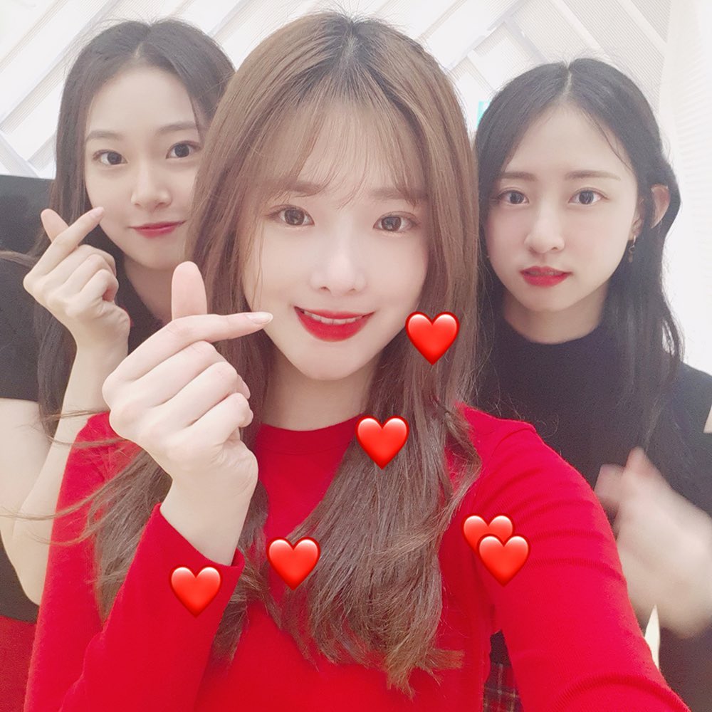 A thread of Weeekly pre-debut photos;LOEN Girls ★ FAVE Girls ★ PLAYM GirlsNote: None of the pictures were edited/cropped so this thread may contain former trainees and former mixnine contestants  #Weeekly  #위클리  @_Weeekly