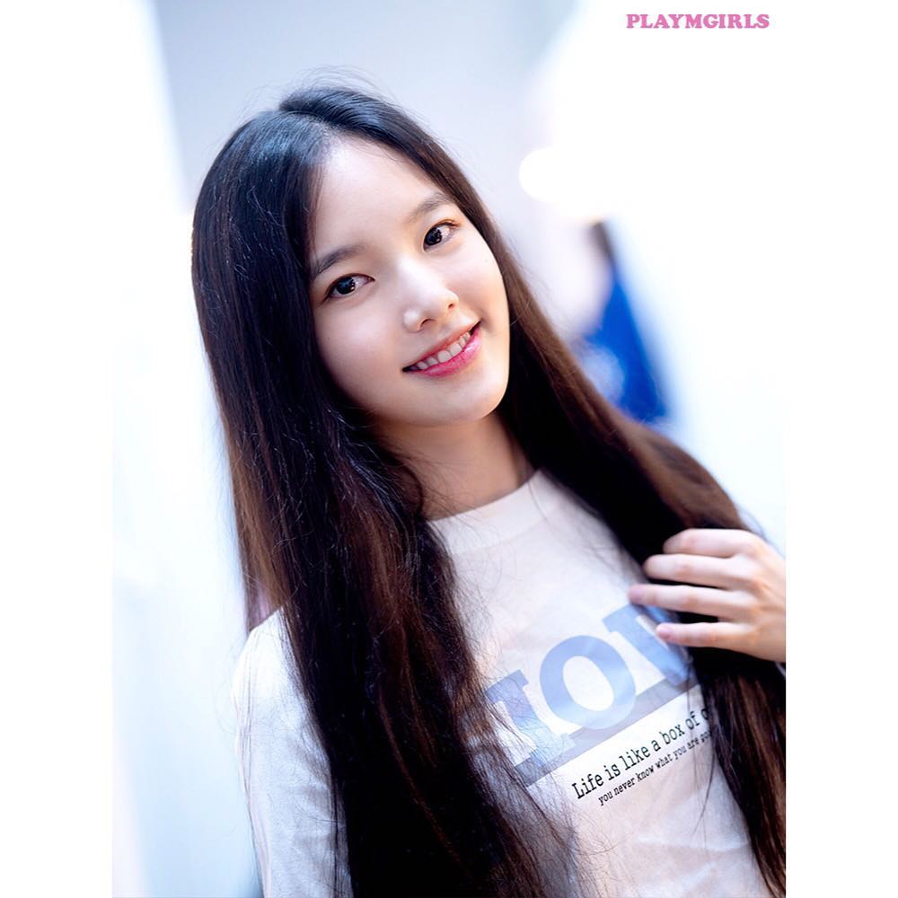 A thread of Weeekly pre-debut photos;LOEN Girls ★ FAVE Girls ★ PLAYM GirlsNote: None of the pictures were edited/cropped so this thread may contain former trainees and former mixnine contestants  #Weeekly  #위클리  @_Weeekly